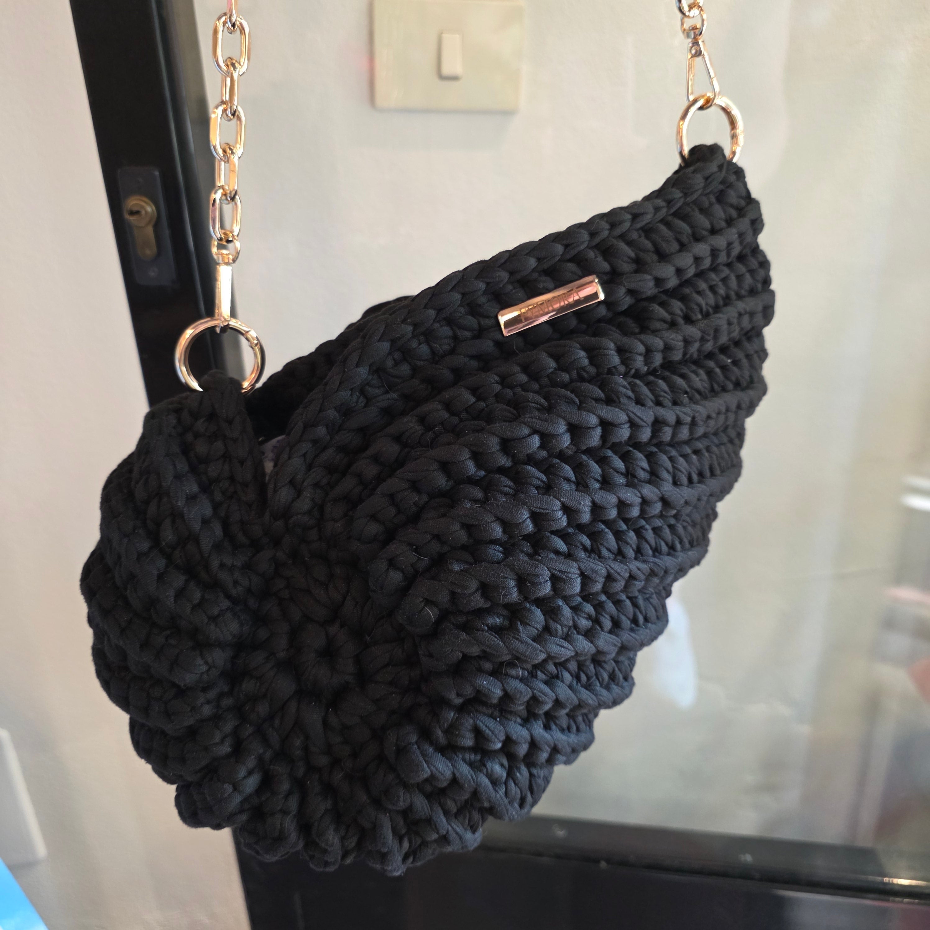 Borsa "Nautilus" in Fettuccia – Nero Classico con Catena Gold