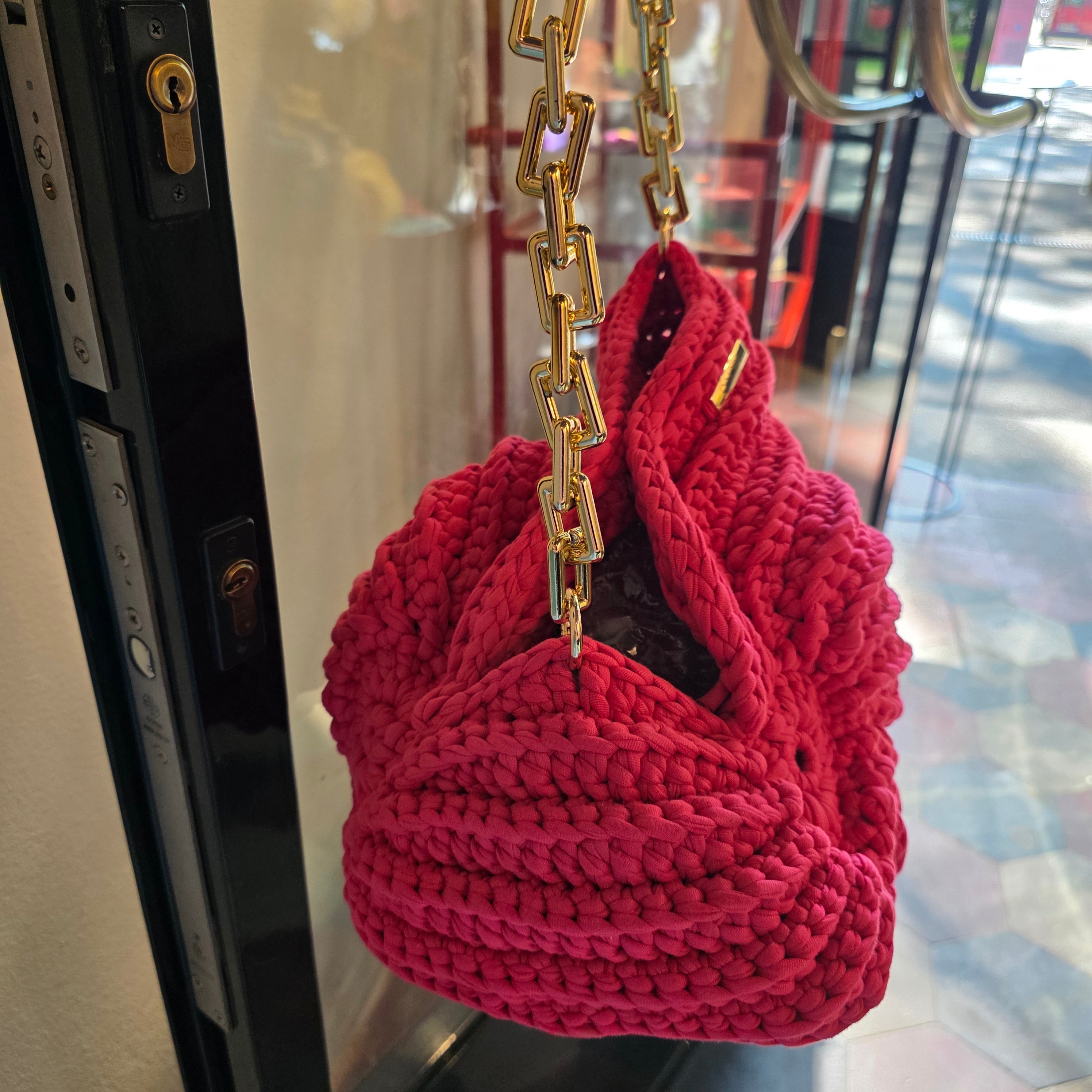 Borsa "Nautilus" in Fettuccia – Fucsia Vibrante con Catena Gold