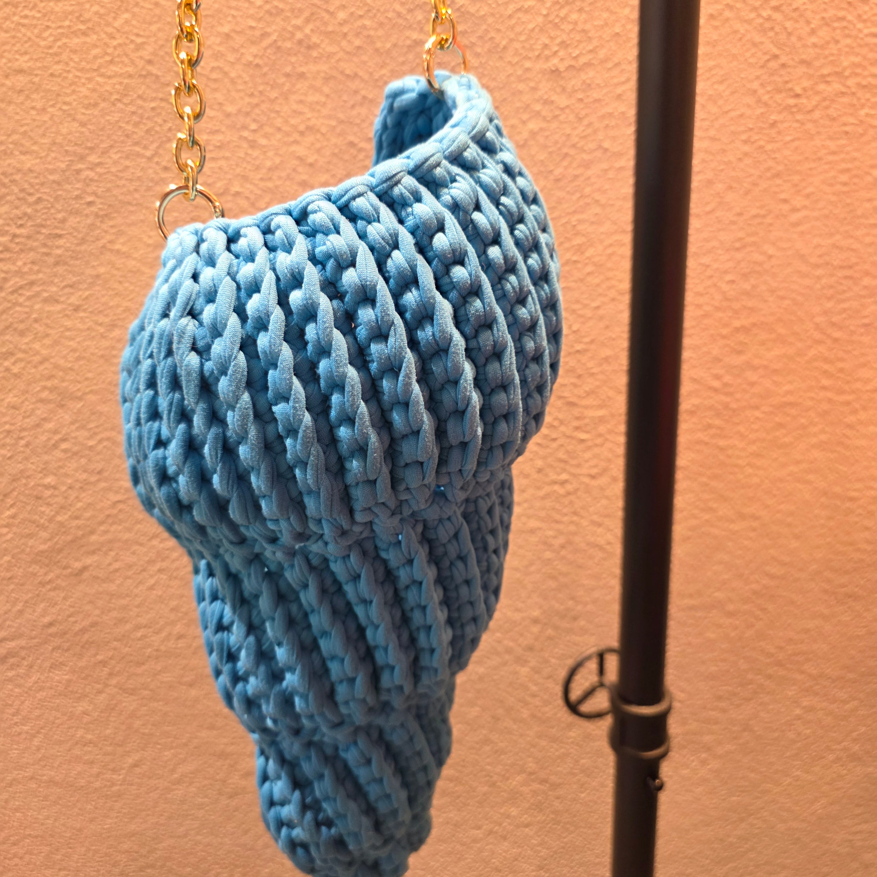 Borsa Conchiglia in Fettuccia – Turchese con Catena Gold