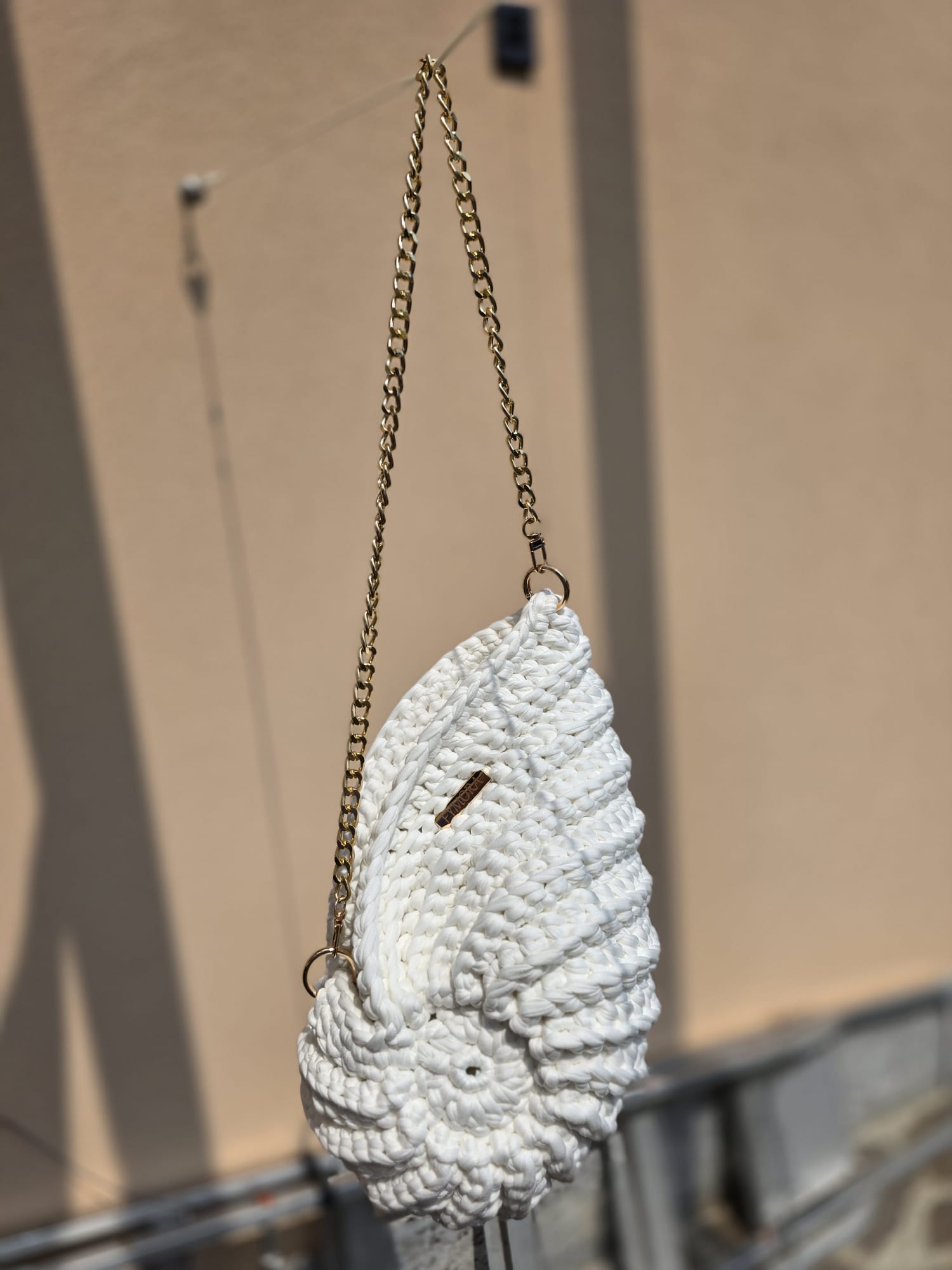 Borsa a Spalla Fymora 'Shell' – Scultura Artigianale da Indossare