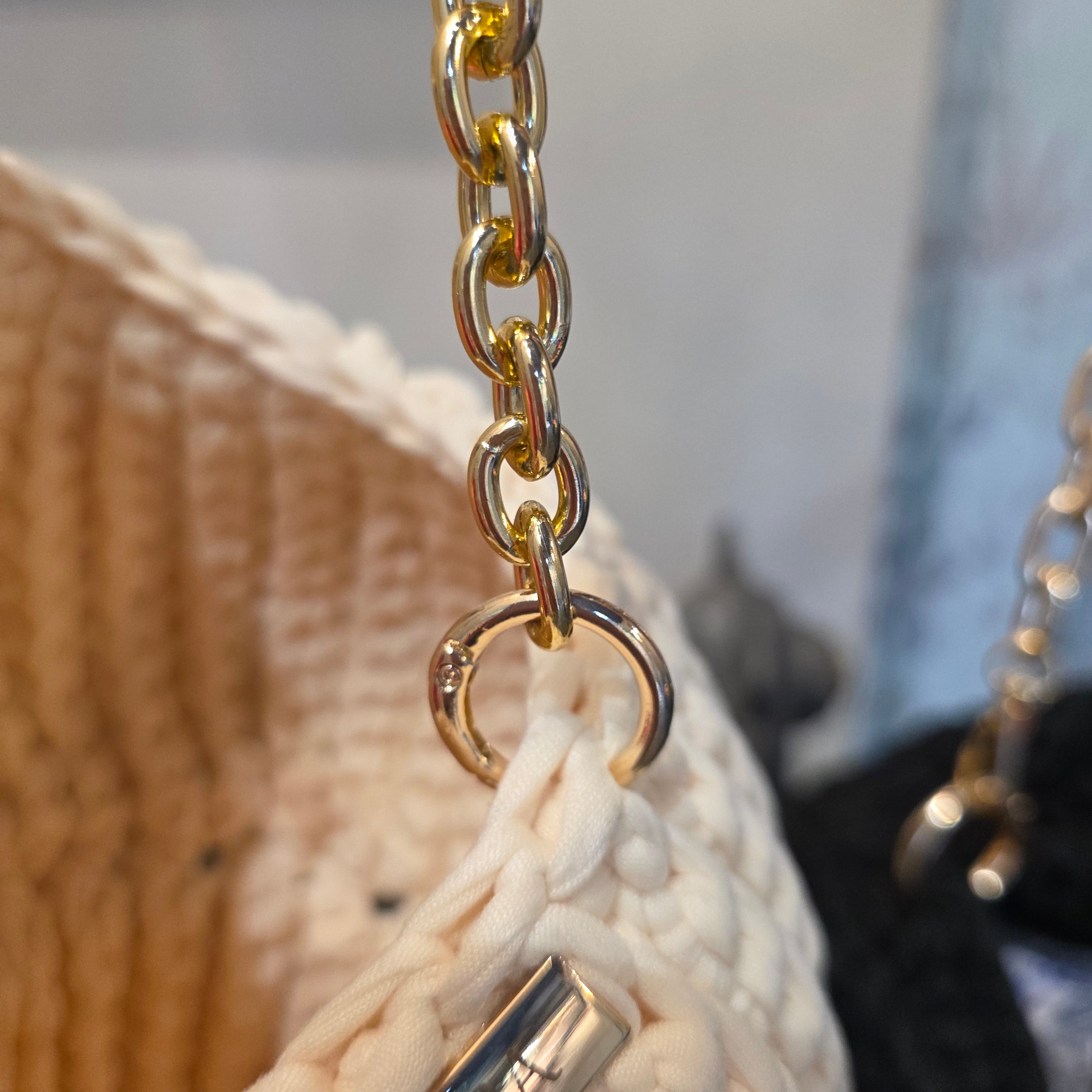 Borsa  Conchiglia in Fettuccia –  Bianco panna con Catena Gold