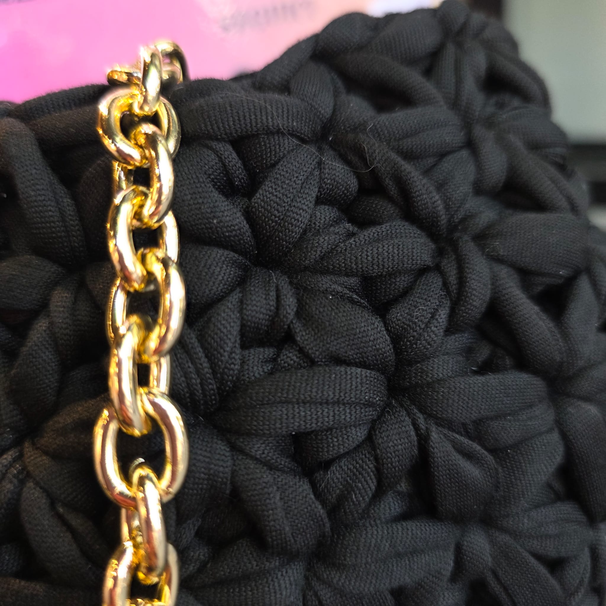 Pochette a Tracolla "Starlet" ad Uncinetto – Total Black & Gold